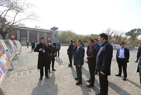 市國資系統(tǒng)觀摩團(tuán)指導(dǎo)孔子文旅集團(tuán)景區(qū)項目及黨員教育示范點(diǎn)