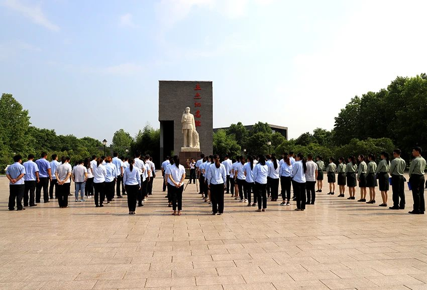 孔子文旅集團(tuán)羊山景區(qū)開展紀(jì)念英雄王杰犧牲56周年活動(dòng)